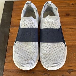 Athletic Propulsion Labs APL Techloom Bliss light blue navy